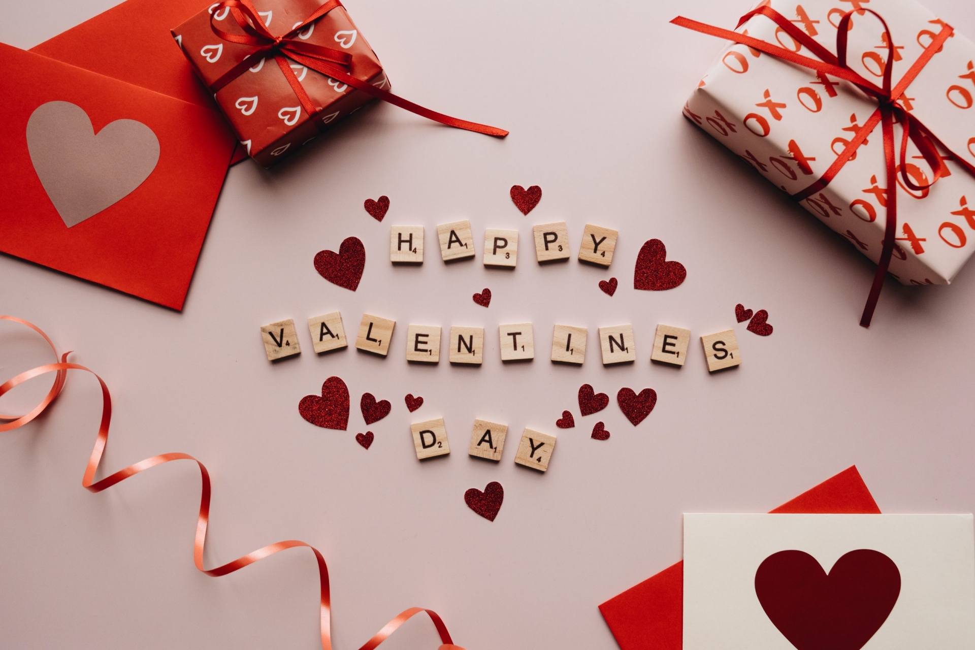 Valentine Đỏ là ngày lễ Tình nhân truyền thống, ngày mà tất cả những người yêu nhau trên thế giới mong chờ - 14/2